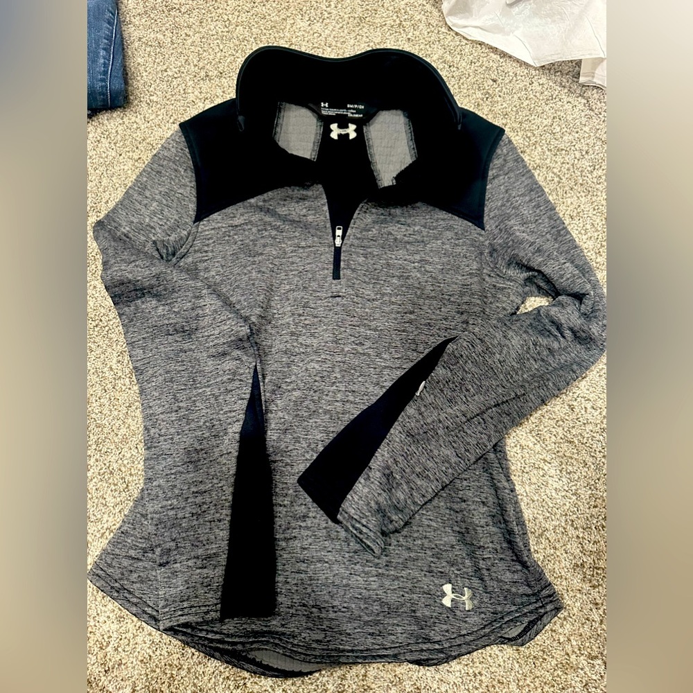 Under Armour size small cold gear pullover